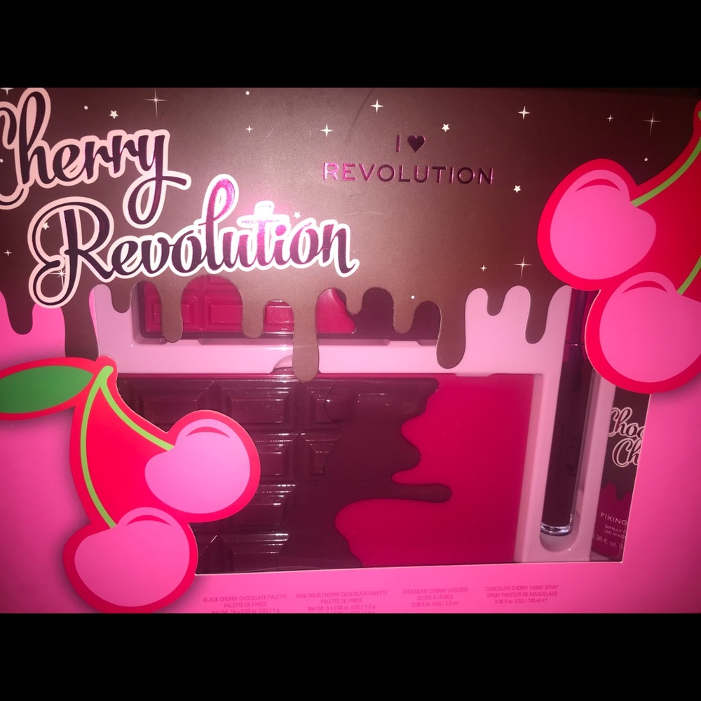 I Heart Revolution Chocolate Cherry Gift Set